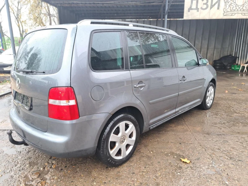 VW Touran 2.0 TDI DSG, снимка 8 - Автомобили и джипове - 48181071