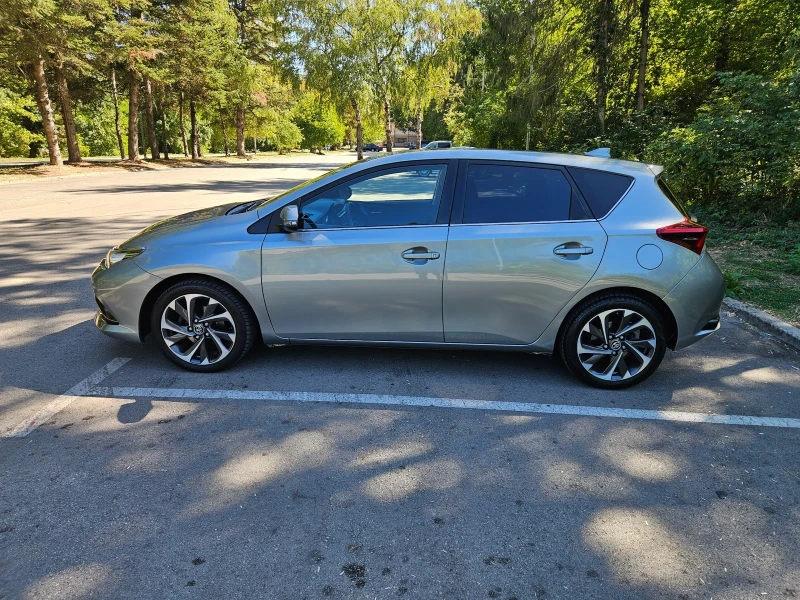 Toyota Auris, снимка 7 - Автомобили и джипове - 52348602