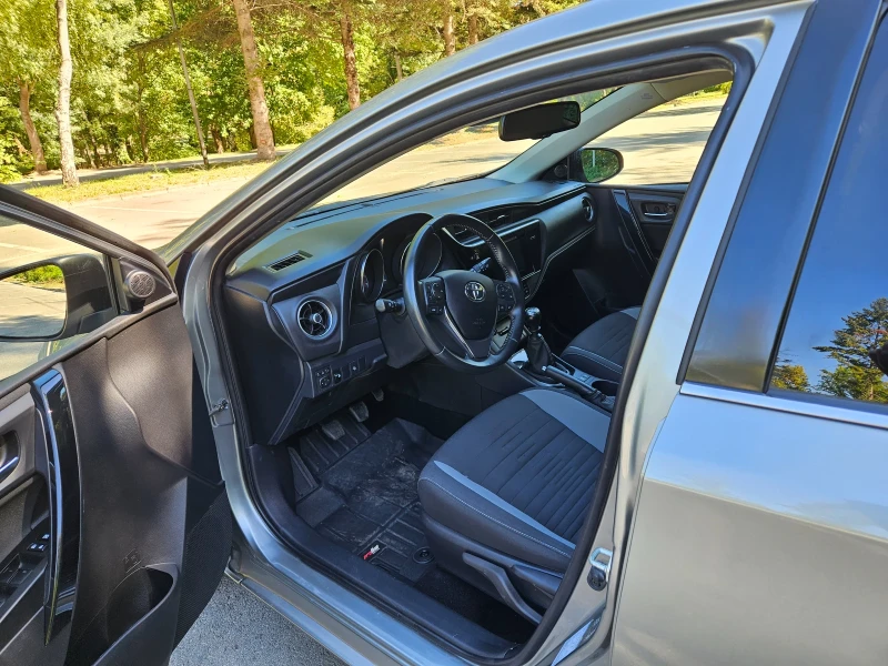 Toyota Auris, снимка 8 - Автомобили и джипове - 52348602