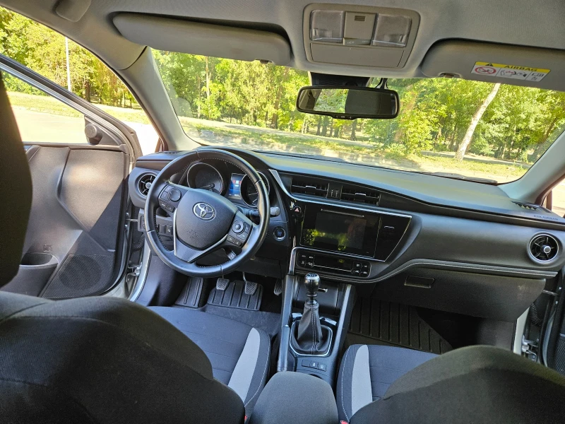 Toyota Auris, снимка 12 - Автомобили и джипове - 52348602