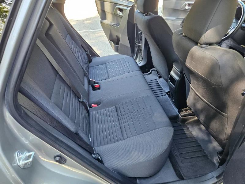 Toyota Auris, снимка 13 - Автомобили и джипове - 52348602