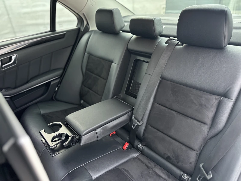 Mercedes-Benz E 350 AMG | TV | DIGITAL | МАСАЖИ | FULL, снимка 12 - Автомобили и джипове - 52885807