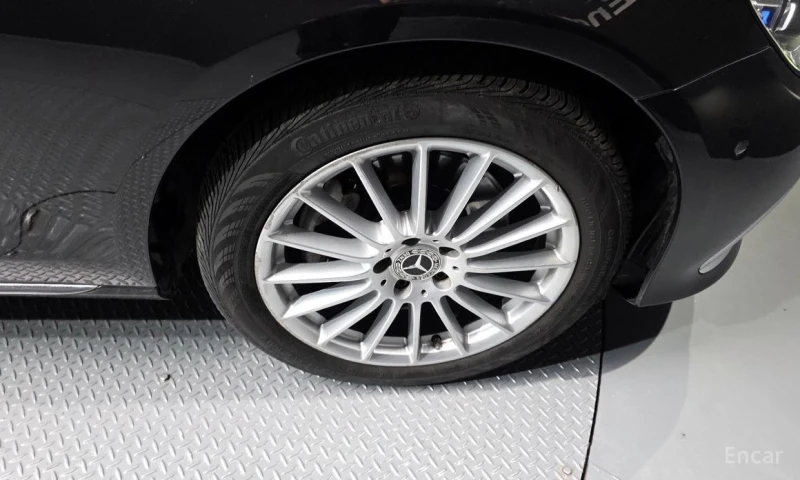 Mercedes-Benz E 220, снимка 5 - Автомобили и джипове - 53123725