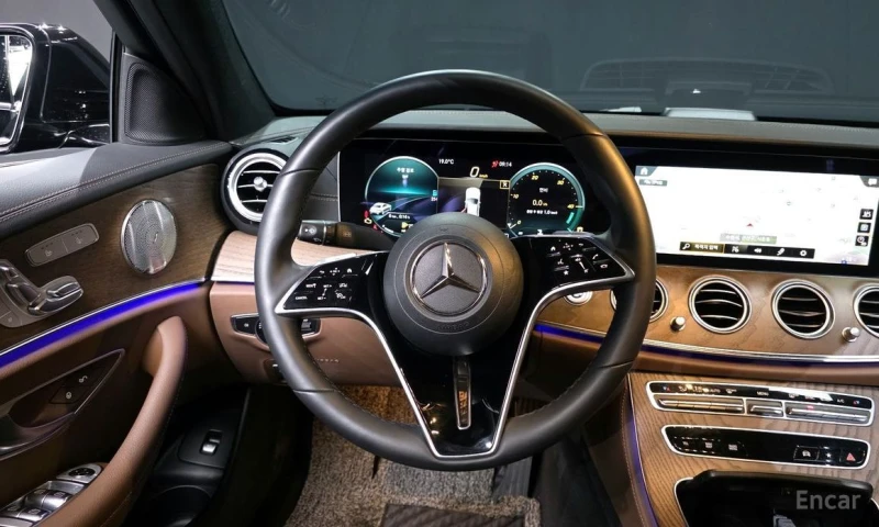 Mercedes-Benz E 220, снимка 13 - Автомобили и джипове - 53123725