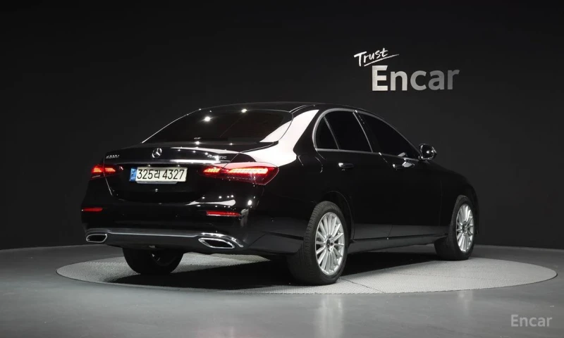 Mercedes-Benz E 220, снимка 2 - Автомобили и джипове - 53123725