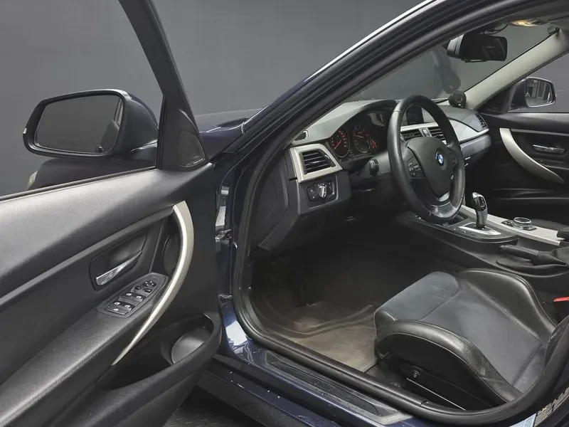 BMW 320 d xDrive, снимка 10 - Автомобили и джипове - 54589715