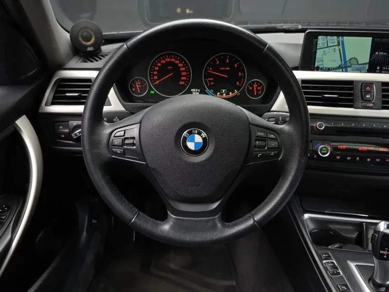 BMW 320 d xDrive, снимка 13 - Автомобили и джипове - 54589715