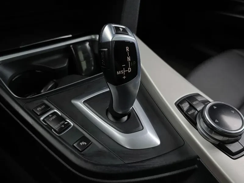 BMW 320 d xDrive, снимка 9 - Автомобили и джипове - 54589715