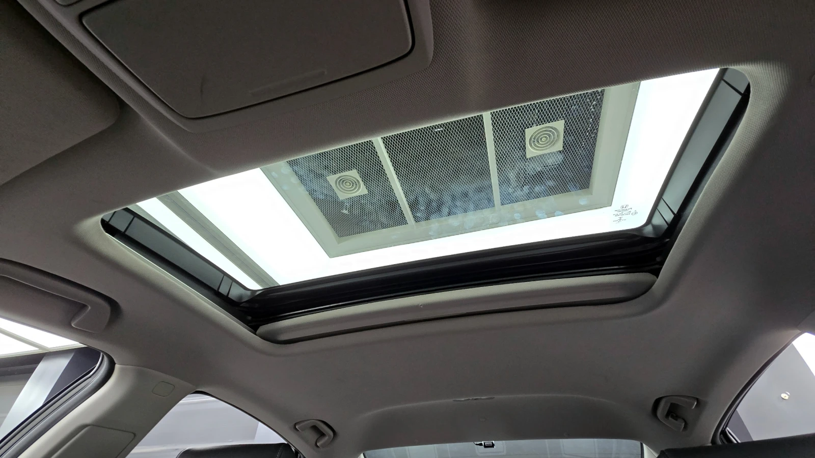 Honda Accord  2.0 hubrid touring  | Mobile.bg   16