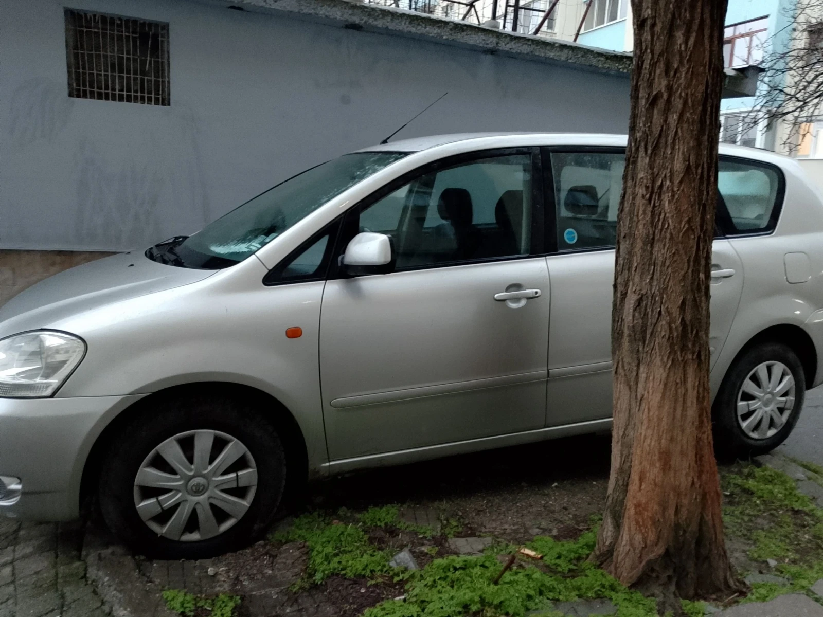 Toyota Avensis 2.0 D4D - изображение 2