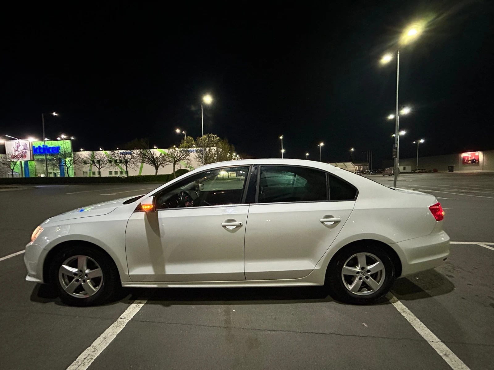 VW Jetta Blue Motion, снимка 4 - Автомобили и джипове - 54005523