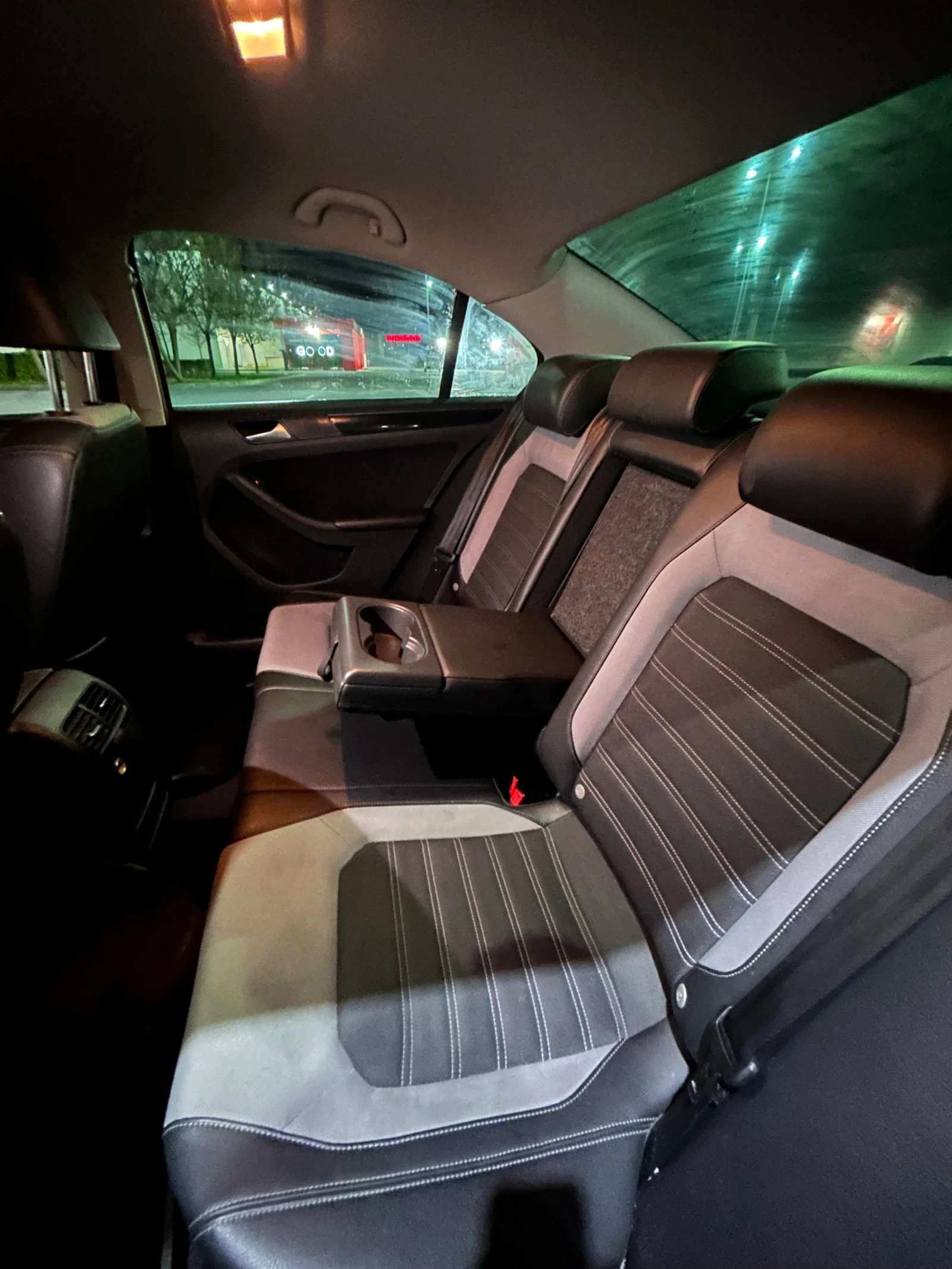 VW Jetta Blue Motion, снимка 9 - Автомобили и джипове - 54005523