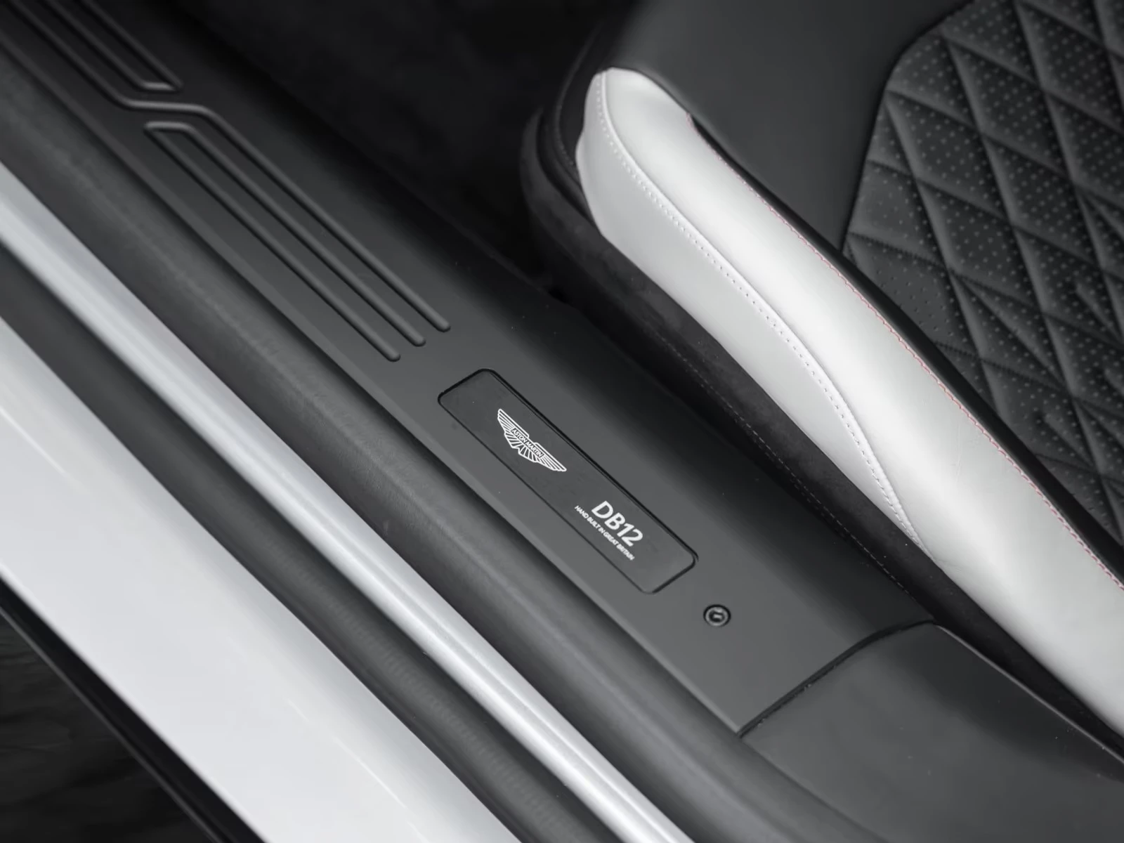 Aston Martin DB12 Coupe = NEW = Black Pack �������� | Mobile.bg � ����������� 7