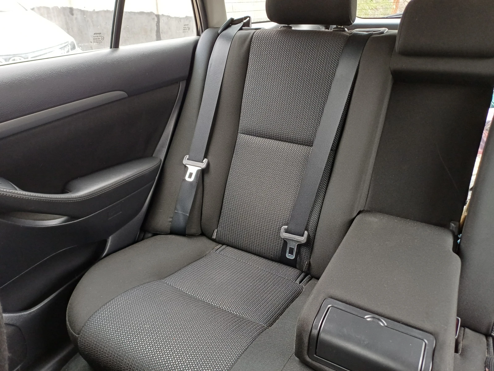 Toyota Avensis 2.2 EXECUTIVE, снимка 2 - Автомобили и джипове - 54284514