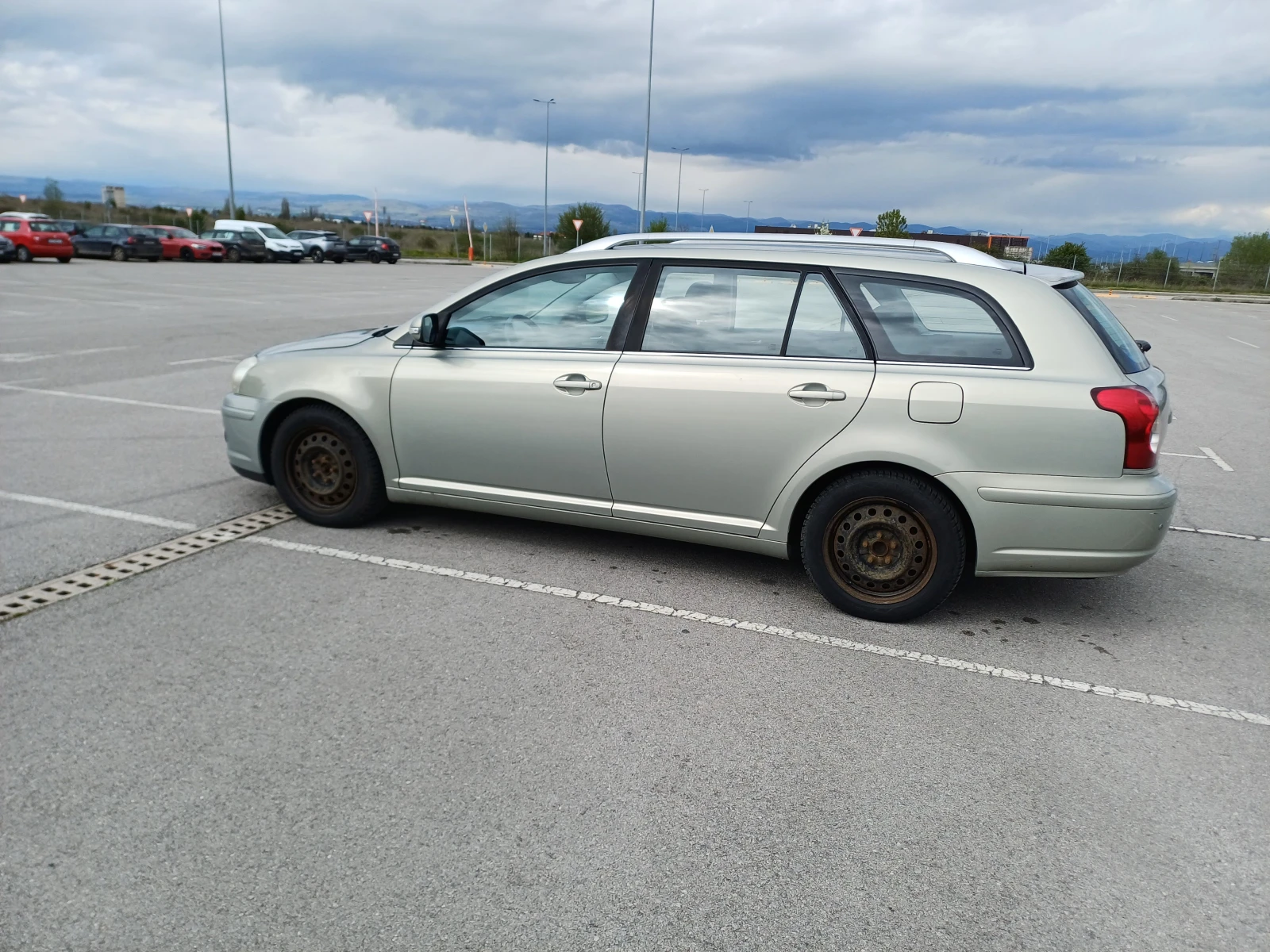 Toyota Avensis 2.2 EXECUTIVE, снимка 4 - Автомобили и джипове - 54284514