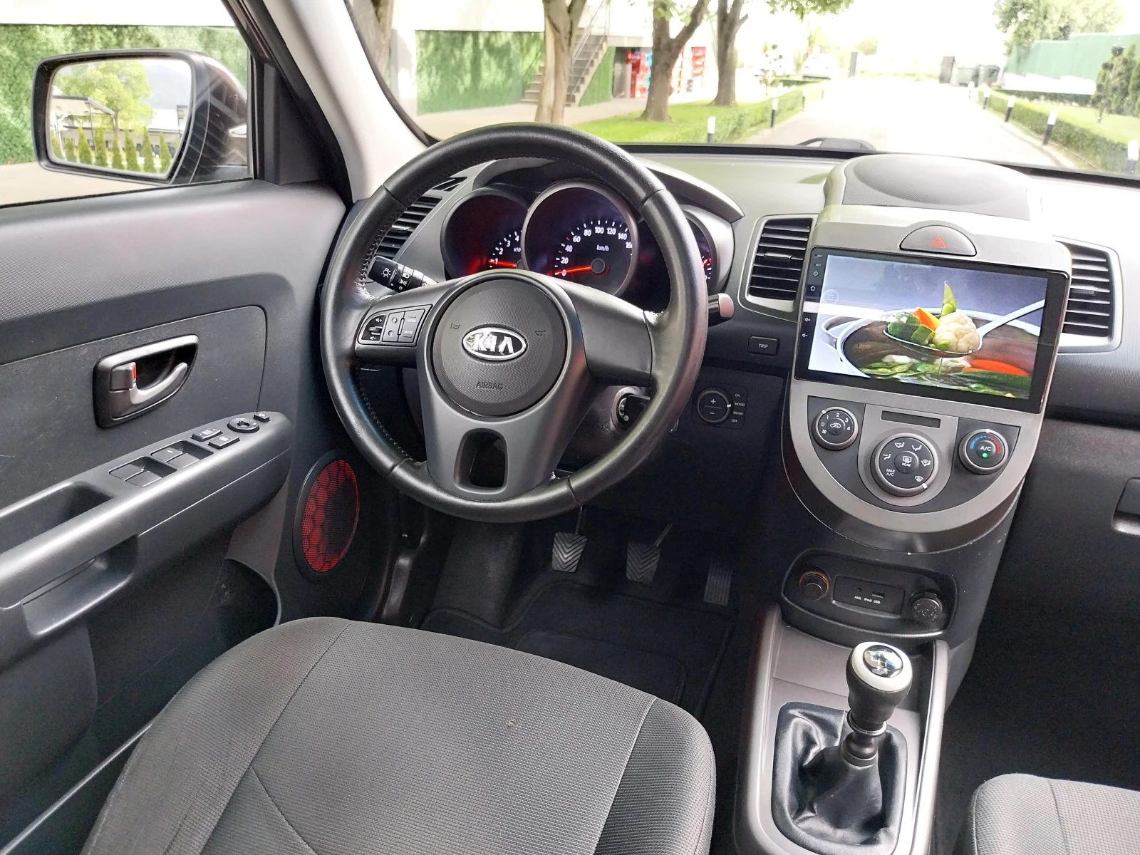 Kia Soul 1.6 CRDI* НАВИ* ПАНОРАМА * LUXURY* , снимка 17 - Автомобили и джипове - 54415109