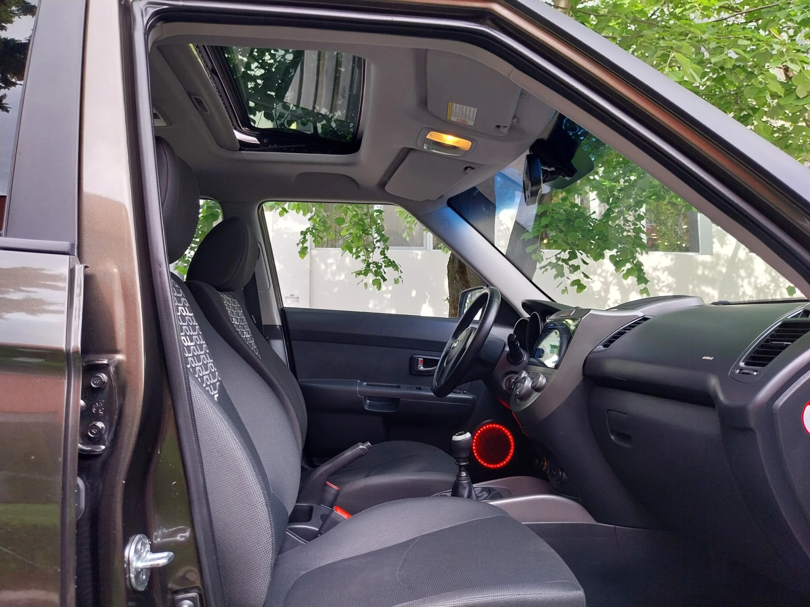Kia Soul 1.6 CRDI* НАВИ* ПАНОРАМА * LUXURY* , снимка 13 - Автомобили и джипове - 54415109