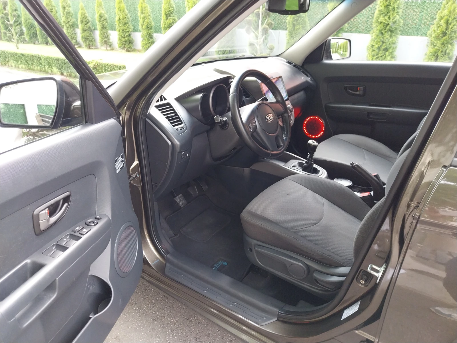 Kia Soul 1.6 CRDI* НАВИ* ПАНОРАМА * LUXURY* , снимка 10 - Автомобили и джипове - 54415109