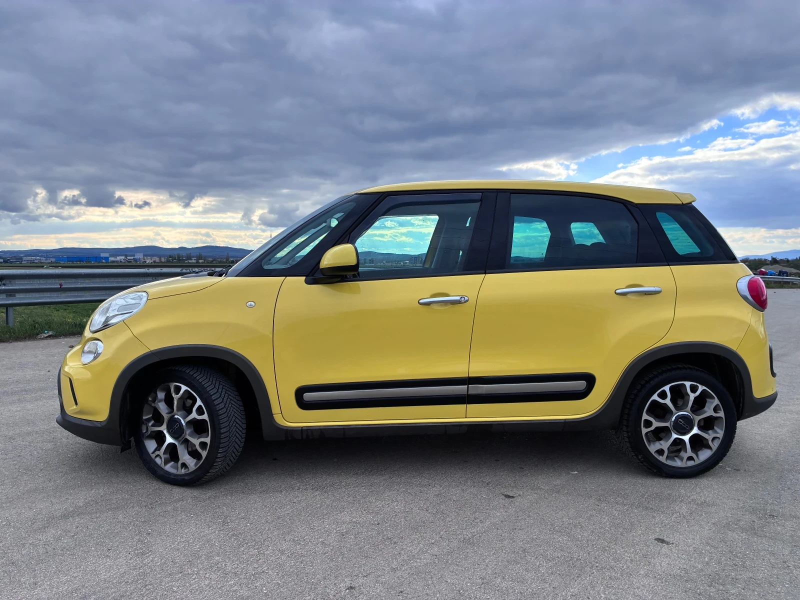Fiat 500L, снимка 2 - Автомобили и джипове - 54515880