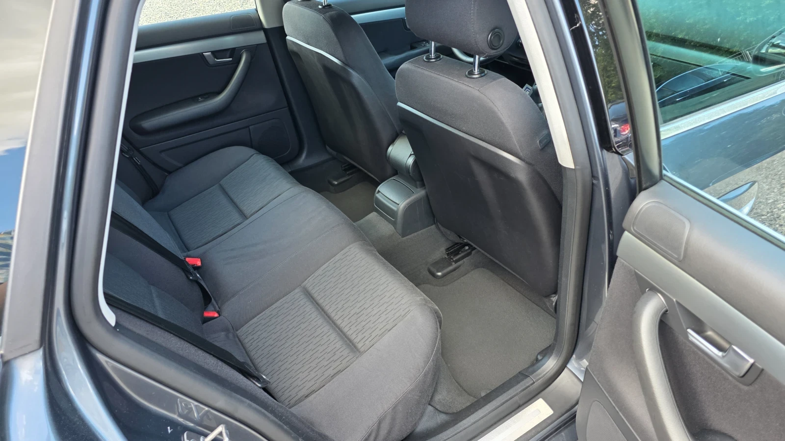 Audi A4 2.0 TDI, снимка 13 - Автомобили и джипове - 54977041