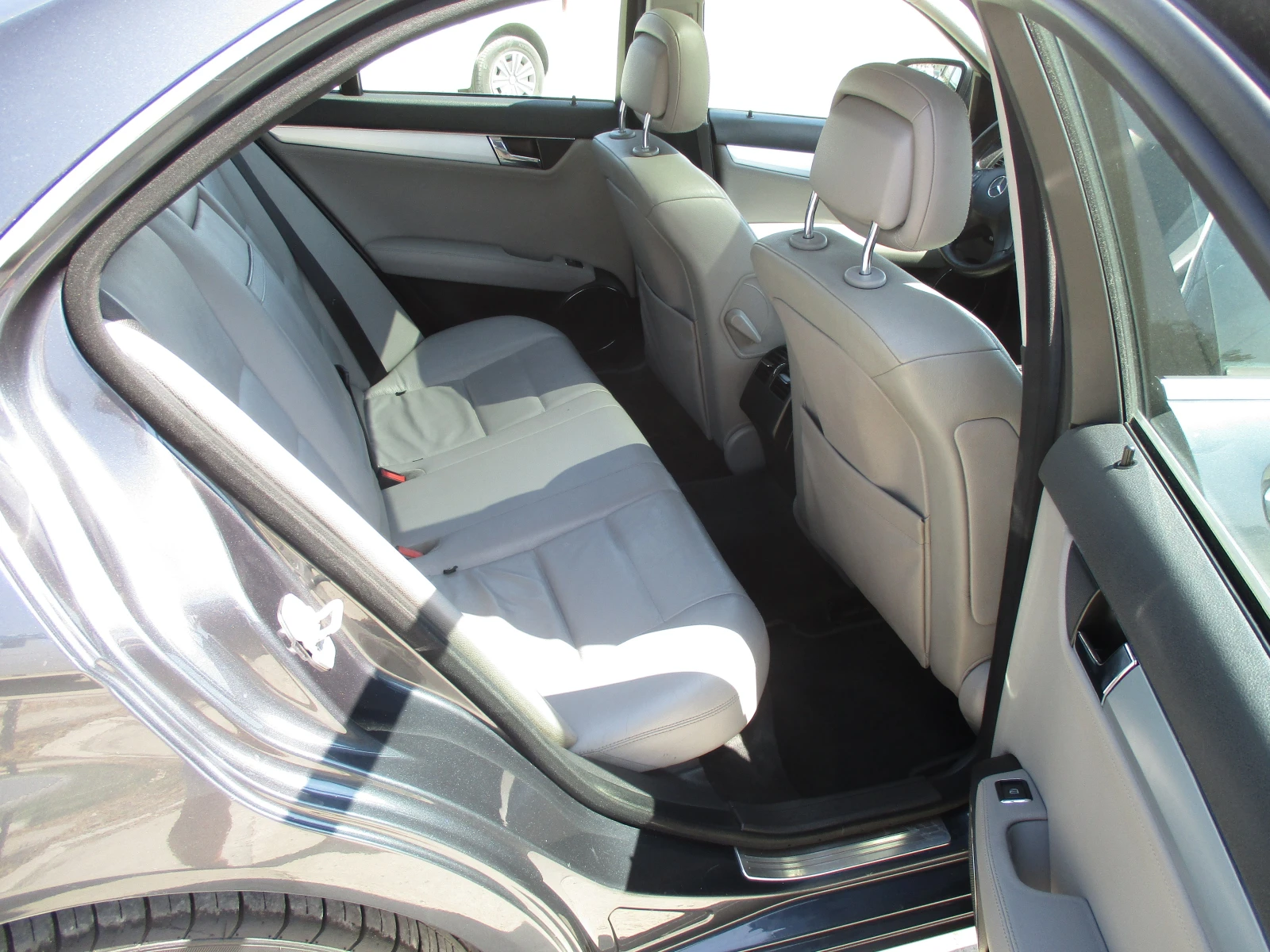 Mercedes-Benz C 320 3.0/ДИЗЕЛ/224кс./АВТОМАТИК/КАТО НОВА, снимка 15 - Автомобили и джипове - 55642405