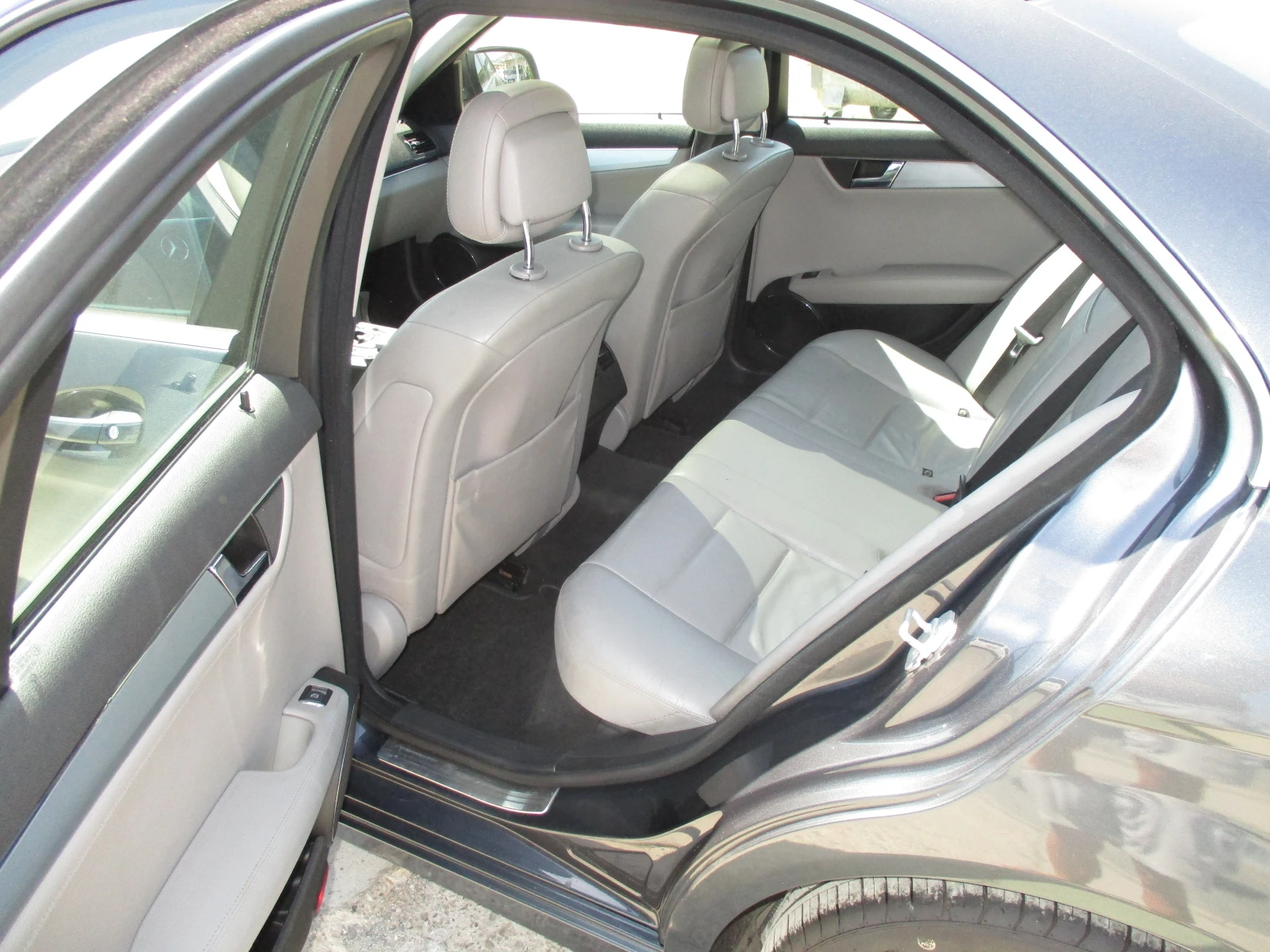 Mercedes-Benz C 320 3.0/ДИЗЕЛ/224кс./АВТОМАТИК/КАТО НОВА, снимка 12 - Автомобили и джипове - 55642405
