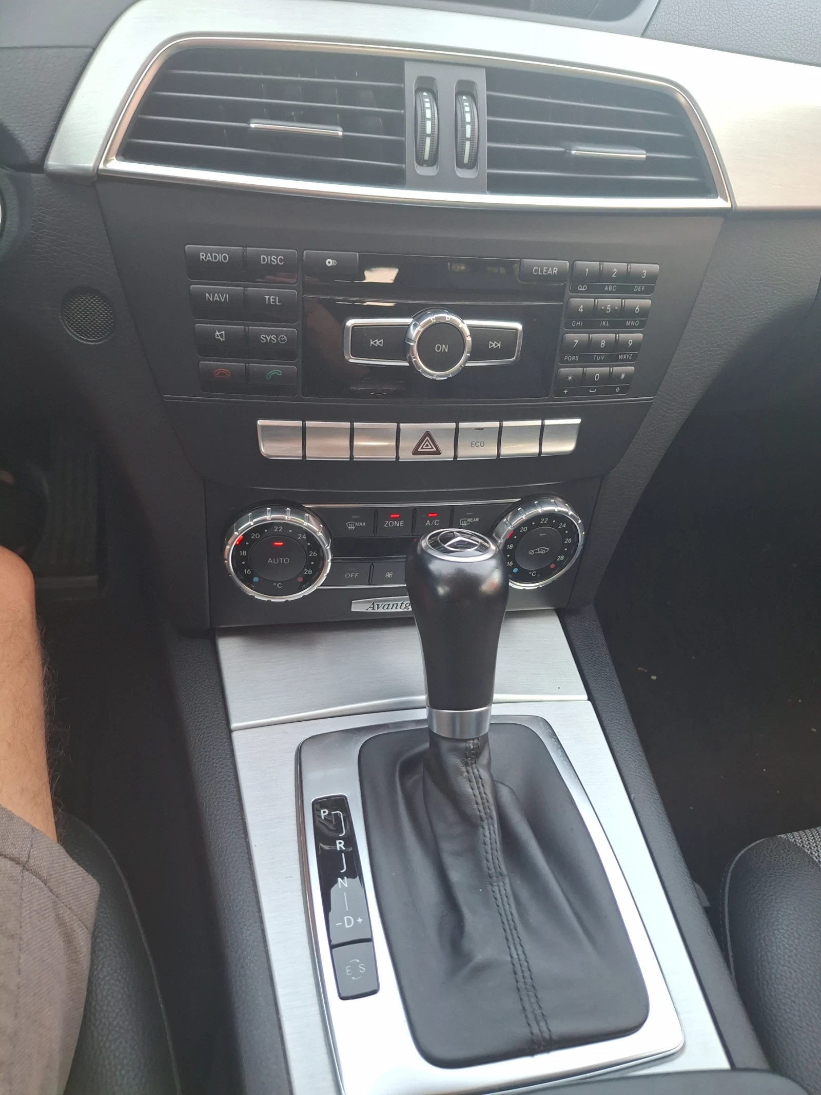 Mercedes-Benz 220 Нов внос, снимка 10 - Автомобили и джипове - 55892330