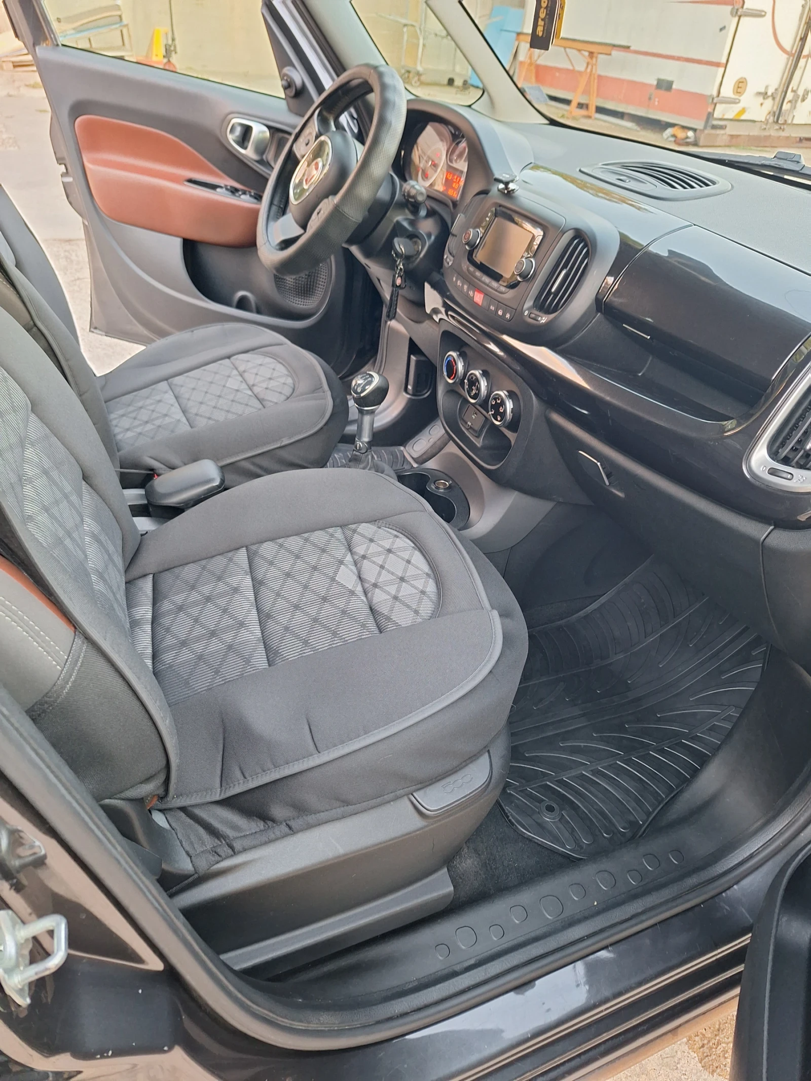 Fiat 500L, снимка 12 - Автомобили и джипове - 56322601