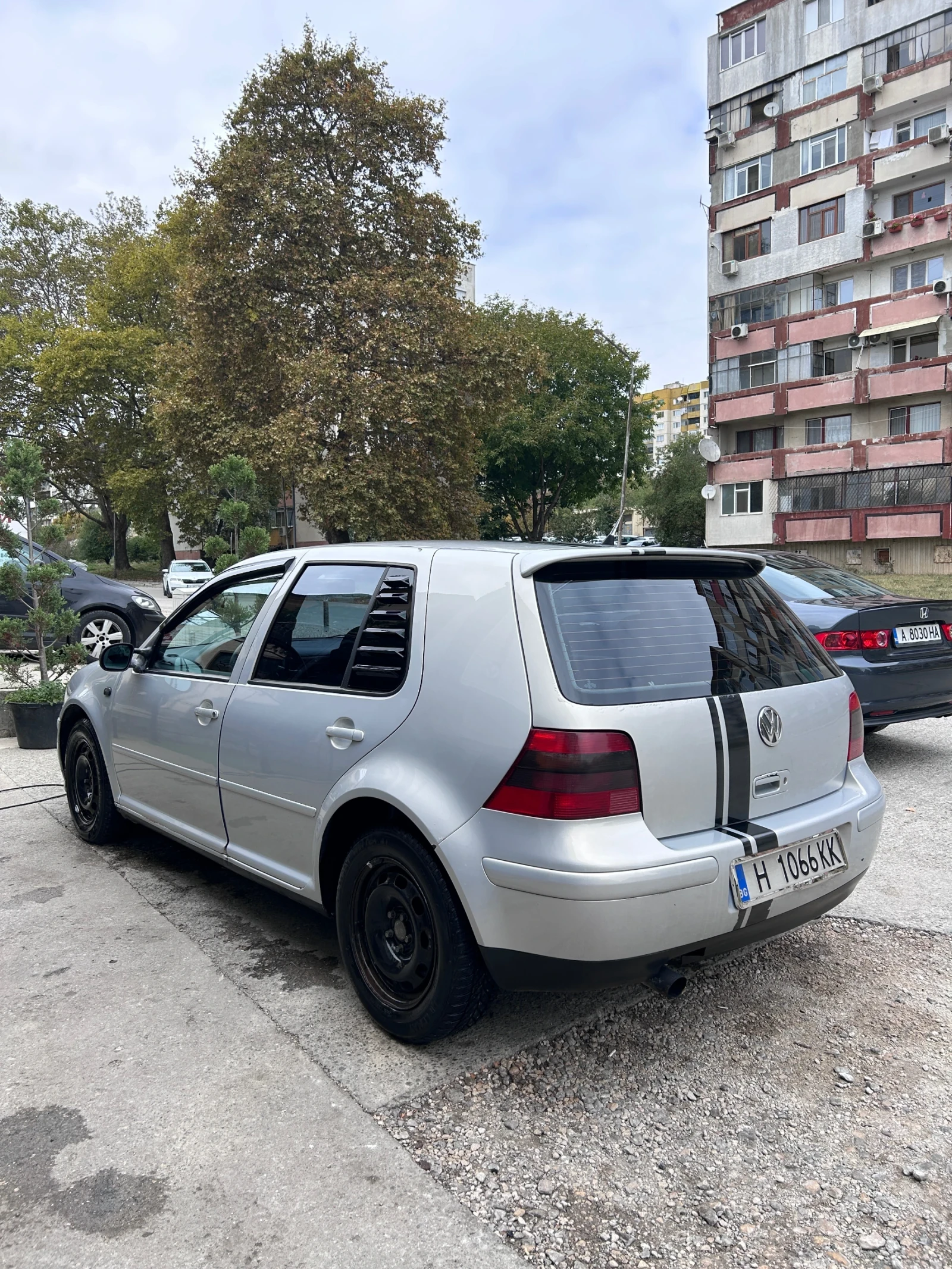 VW Golf 1.9, снимка 4 - Автомобили и джипове - 56552232