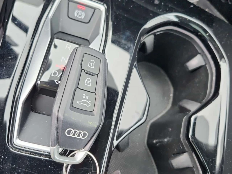 Audi Q5  PROGRESSIV /360/DIS/PANO/NAVI/LANE ASSIST, снимка 8 - Автомобили и джипове - 53560986