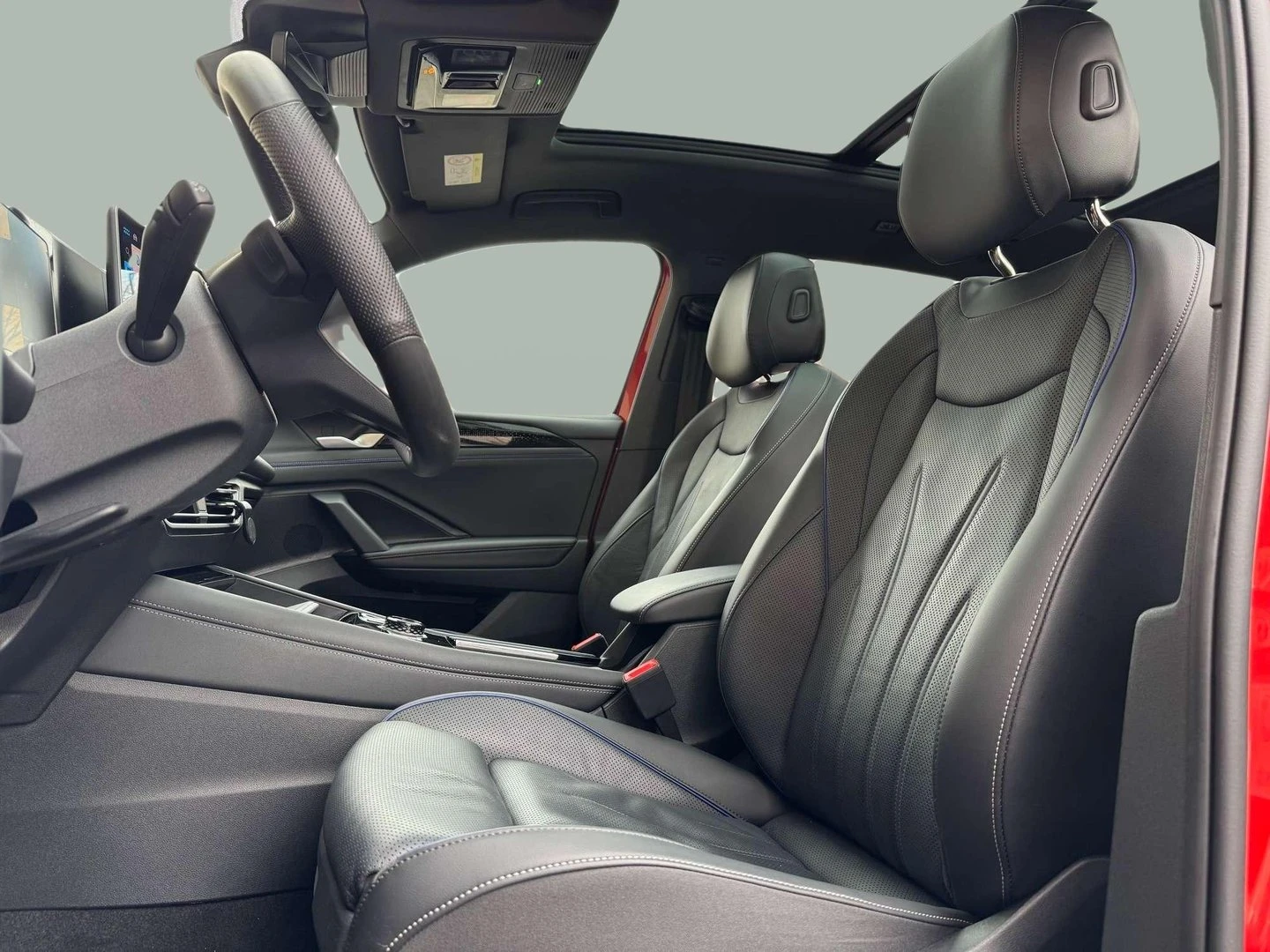 VW Tiguan R-Line 2.0 TDI SCR 4MOTION DSG - изображение 4