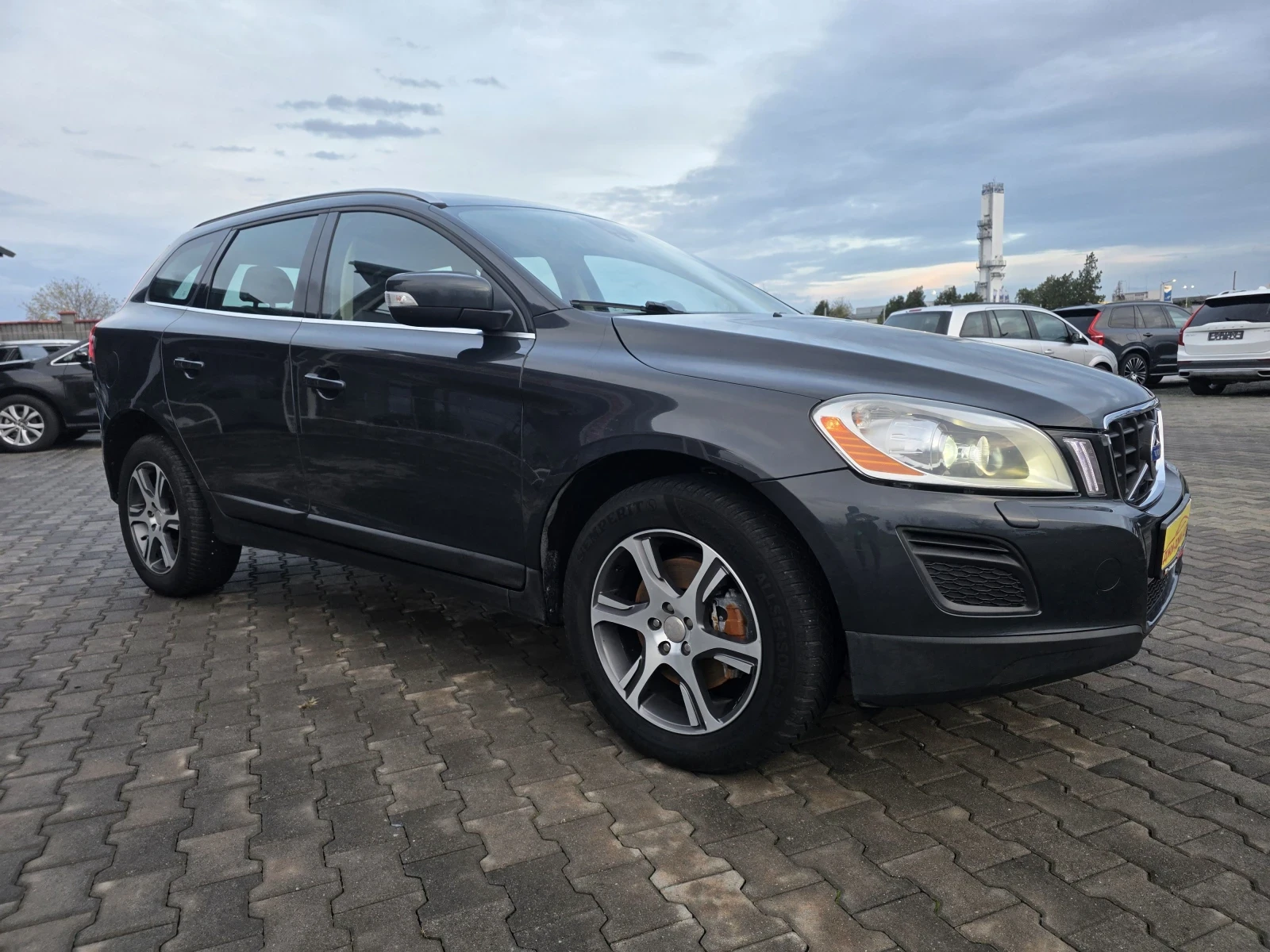 Volvo XC60 2.4D AWD - изображение 3