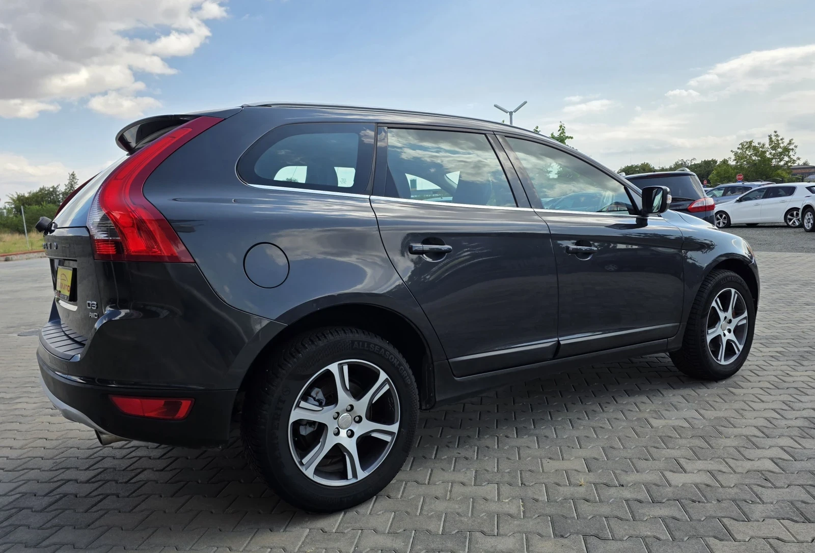 Volvo XC60 2.4D AWD, снимка 4 - Автомобили и джипове - 52473565