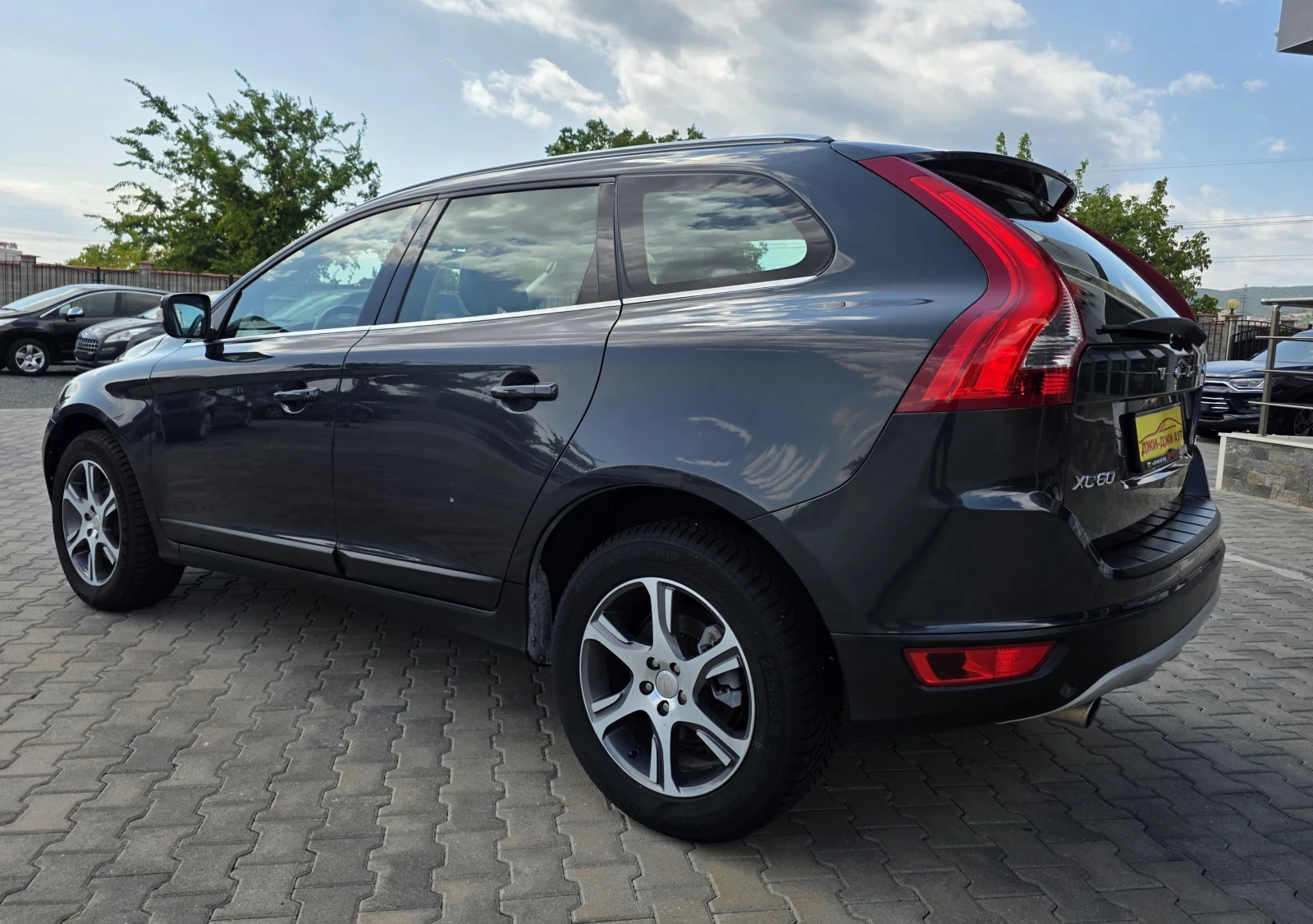 Volvo XC60 2.4D AWD, снимка 6 - Автомобили и джипове - 52473565