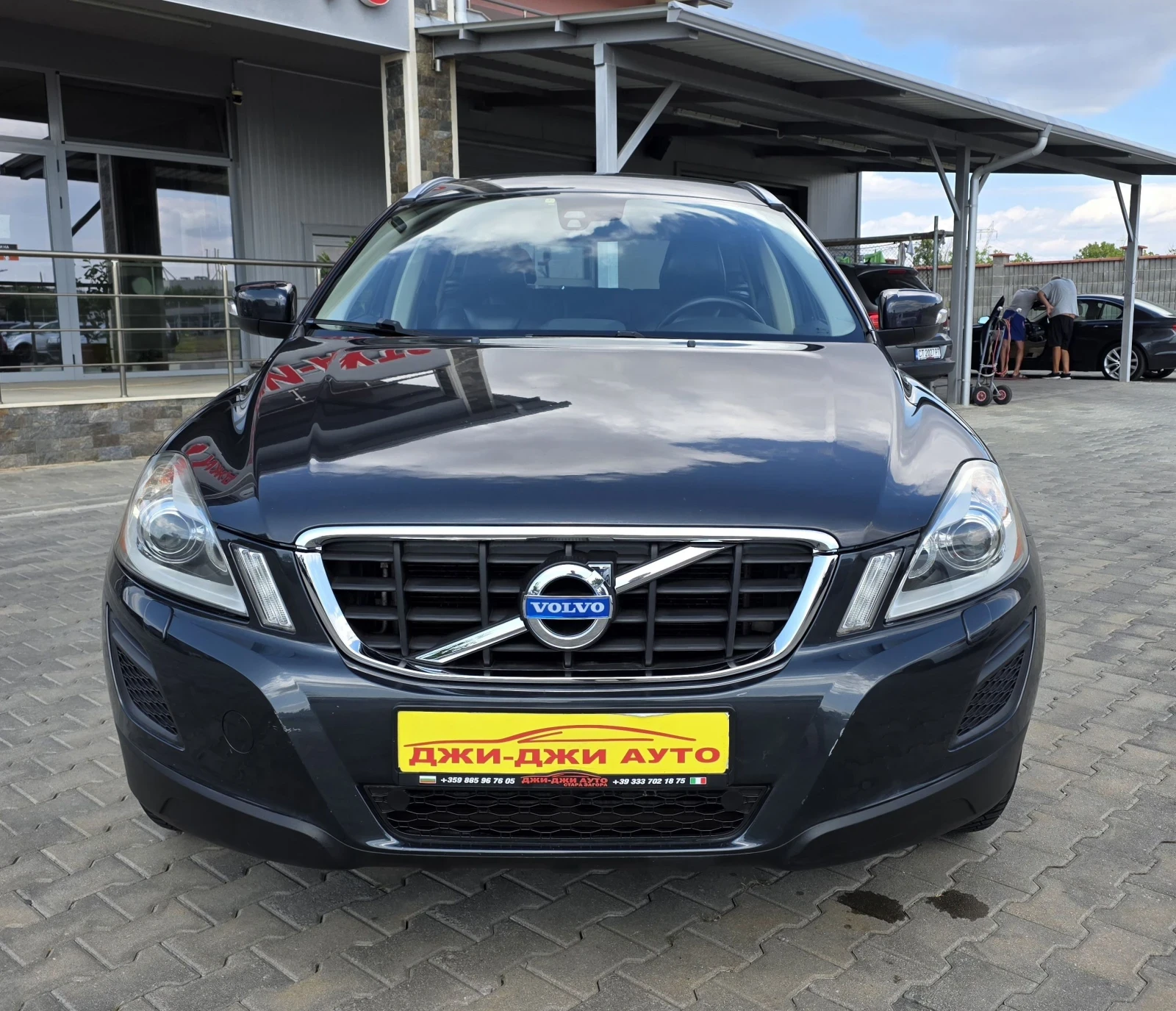 Volvo XC60 2.4D AWD, снимка 2 - Автомобили и джипове - 52473565