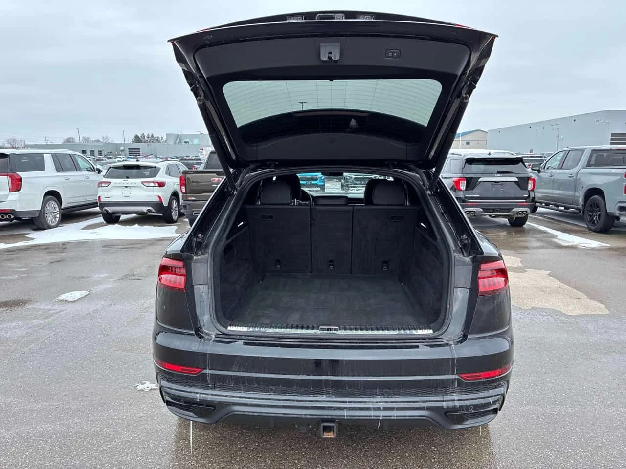 Audi Q8 Technik/CARFAX/ОБДУХВАНЕ/360 CAM/PANO, снимка 14 - Автомобили и джипове - 53906848