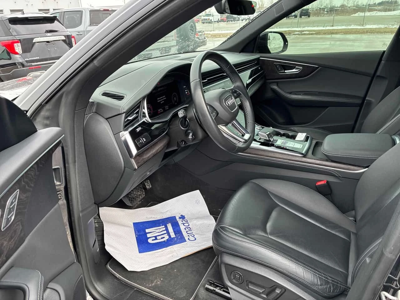 Audi Q8 Technik/CARFAX/ОБДУХВАНЕ/360 CAM/PANO, снимка 7 - Автомобили и джипове - 53906848