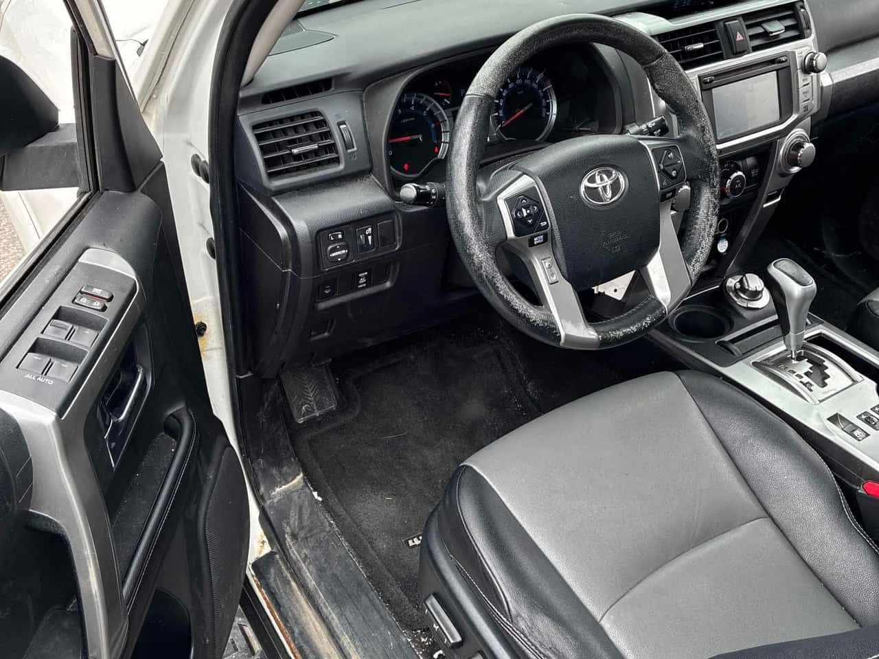 Toyota 4runner  4WD 4dr V6 SR5 | CARFAX | , снимка 7 - Автомобили и джипове - 54369531