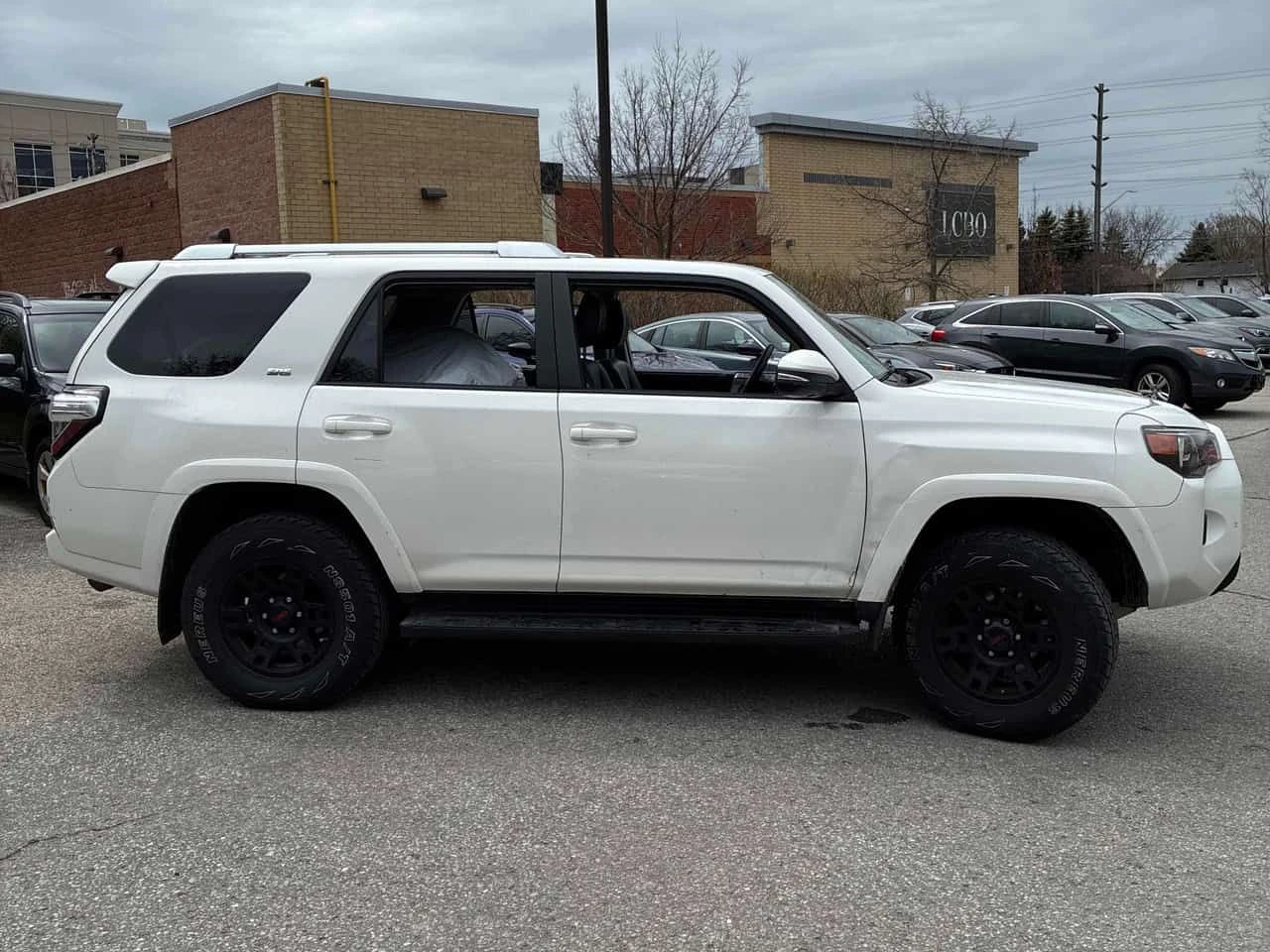 Toyota 4runner  4WD 4dr V6 SR5 | CARFAX | , снимка 3 - Автомобили и джипове - 54369531