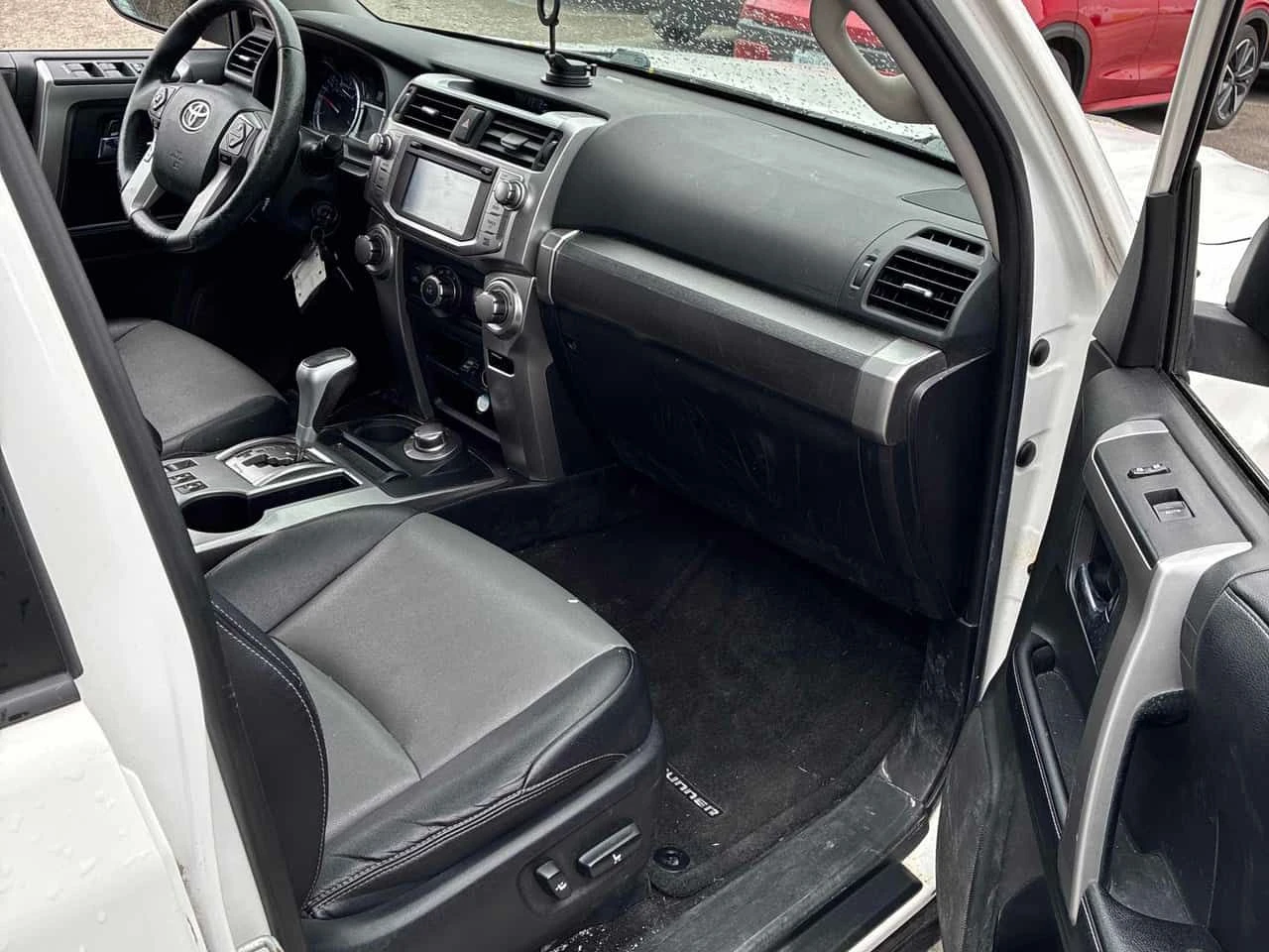 Toyota 4runner  4WD 4dr V6 SR5 | CARFAX | , снимка 10 - Автомобили и джипове - 54369531