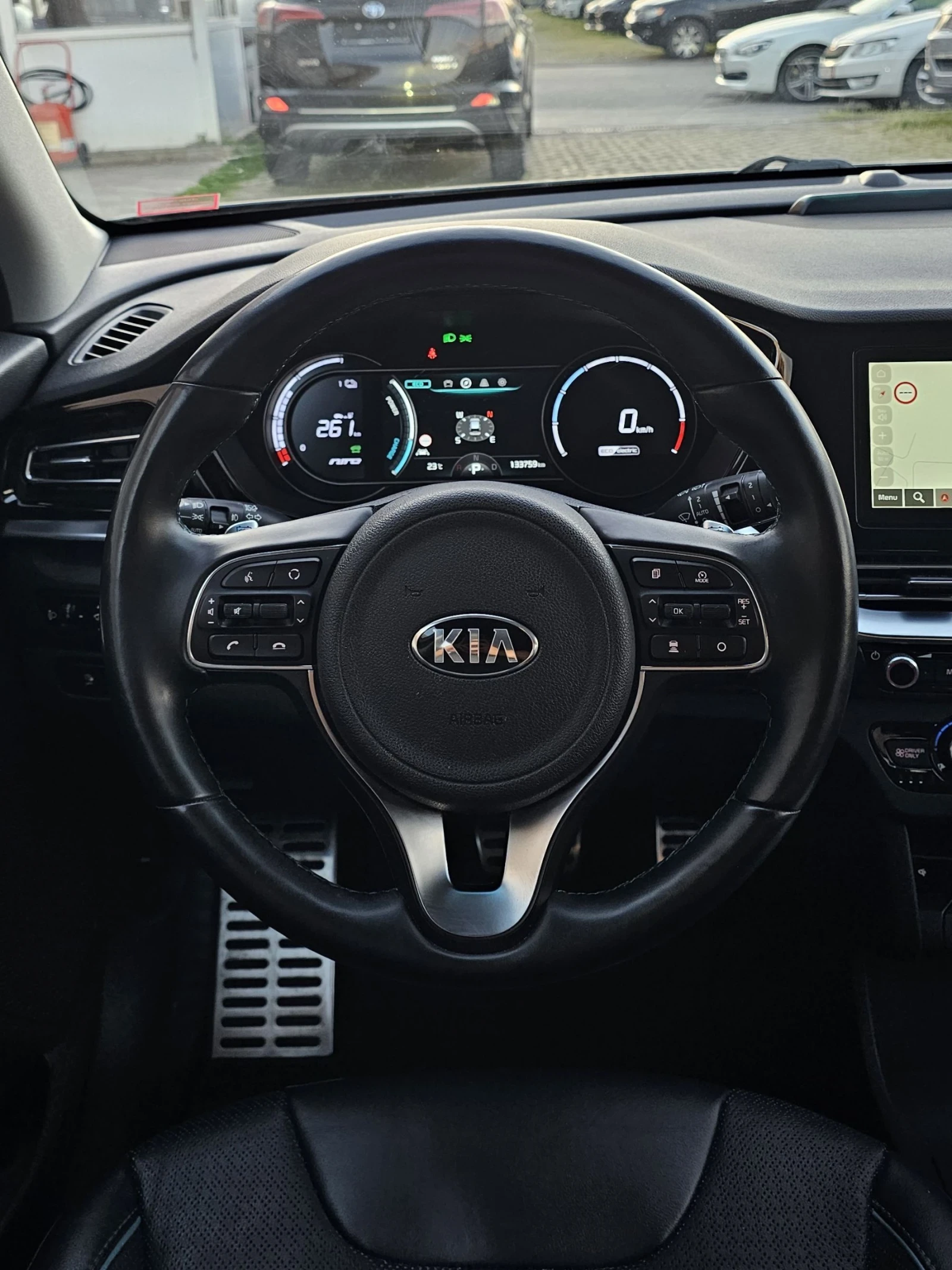 Kia Niro 64kWh Spirit Plus 99, 7 SOH JBL Термопомпа Keyless, снимка 12 - Автомобили и джипове - 54732884