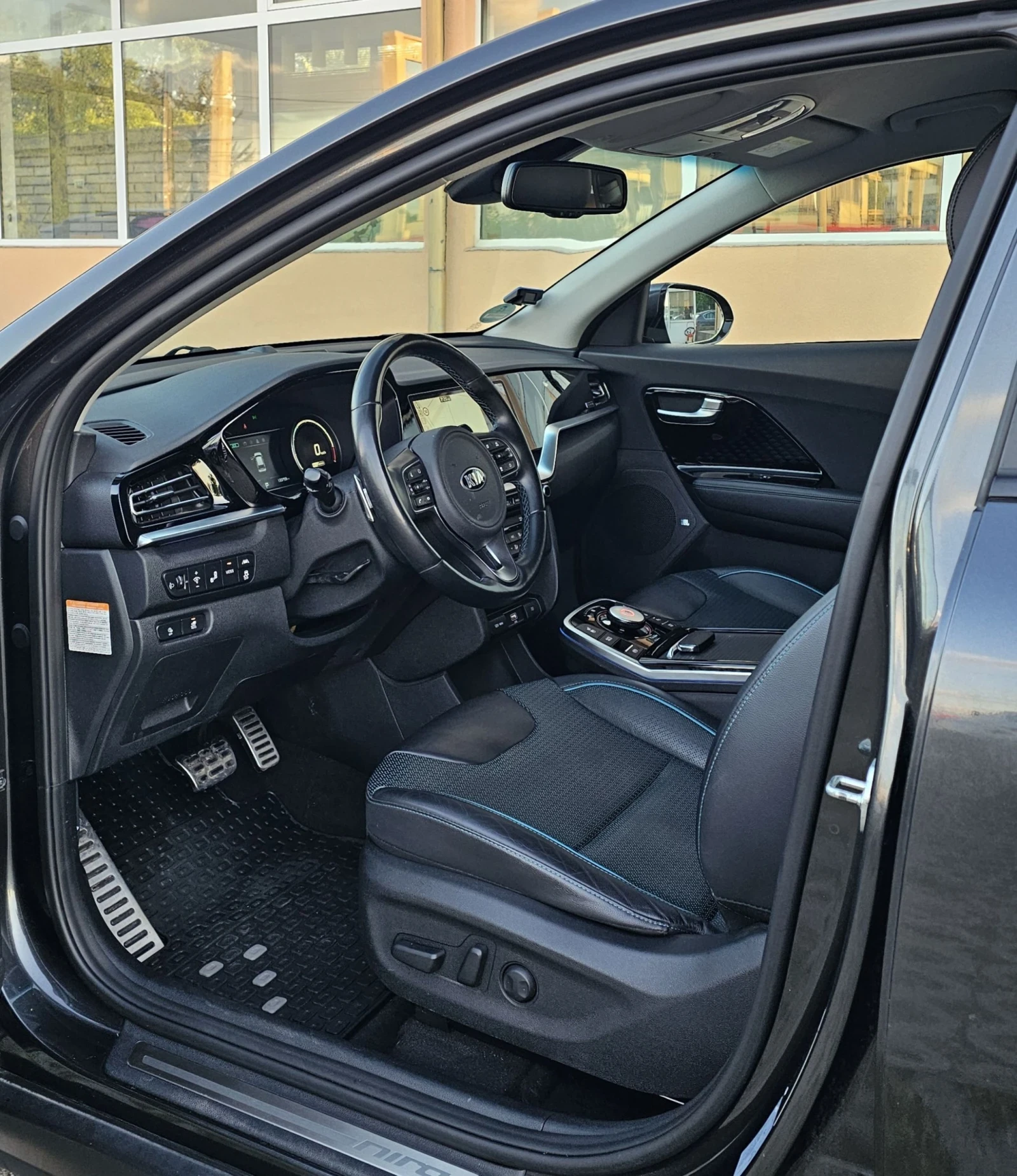 Kia Niro 64kWh Spirit Plus 99, 7 SOH JBL Термопомпа Keyless, снимка 6 - Автомобили и джипове - 54732884