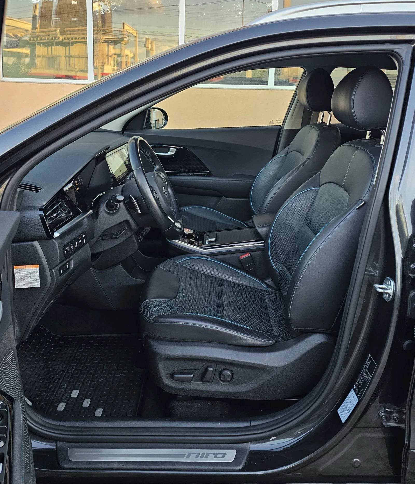 Kia Niro 64kWh Spirit Plus 99, 7 SOH JBL Термопомпа Keyless, снимка 7 - Автомобили и джипове - 54732884