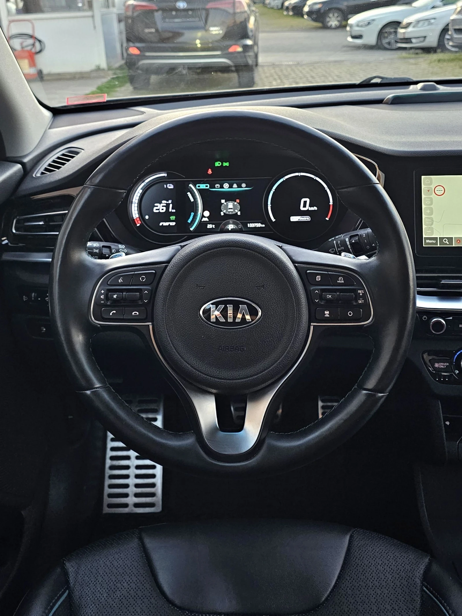 Kia Niro 64kWh Spirit Plus 99, 6 SOH JBL Термопомпа Keyless, снимка 12 - Автомобили и джипове - 54732884