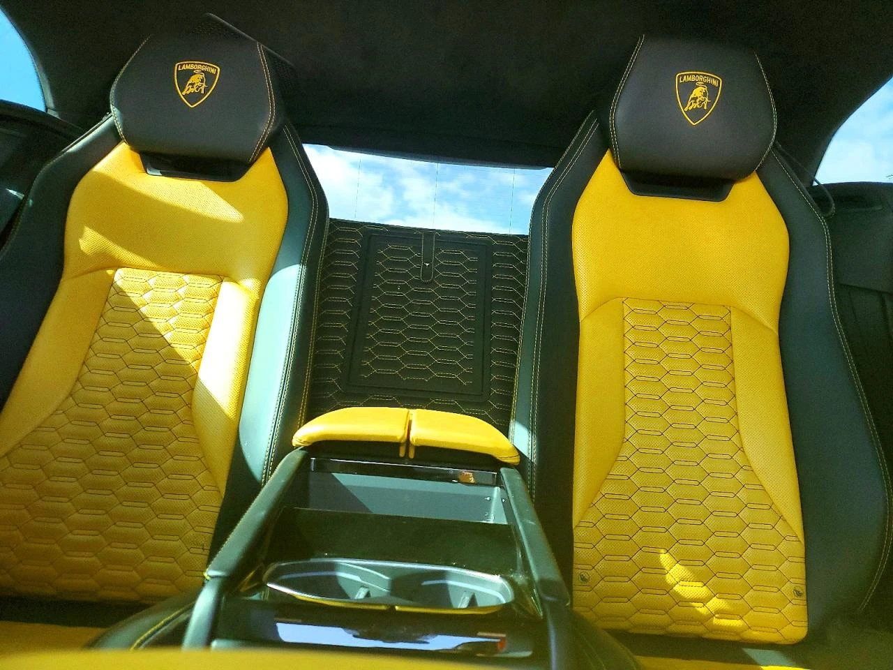 Lamborghini Urus Уникална!, снимка 10 - Автомобили и джипове - 55012190