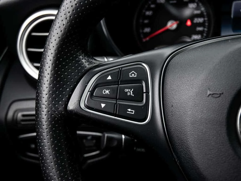 Mercedes-Benz GLC 300 | AMG| NAV| PANOROOF| B.SPOT| GOOD SERVICE , снимка 17 - Автомобили и джипове - 55461043