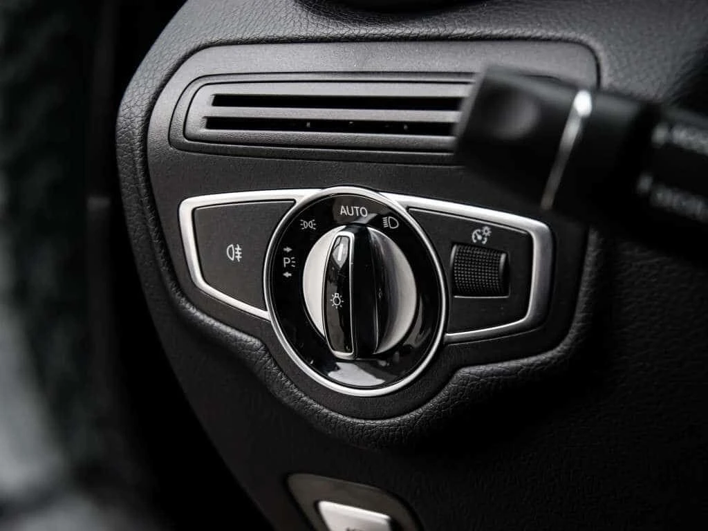 Mercedes-Benz GLC 300 | AMG| NAV| PANOROOF| B.SPOT| GOOD SERVICE , снимка 16 - Автомобили и джипове - 55461043