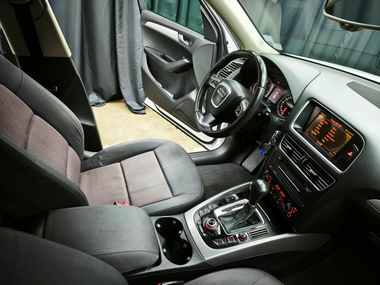 Audi Q5 2.0TDI Automatic Sline Quattro , снимка 15 - Автомобили и джипове - 56561708