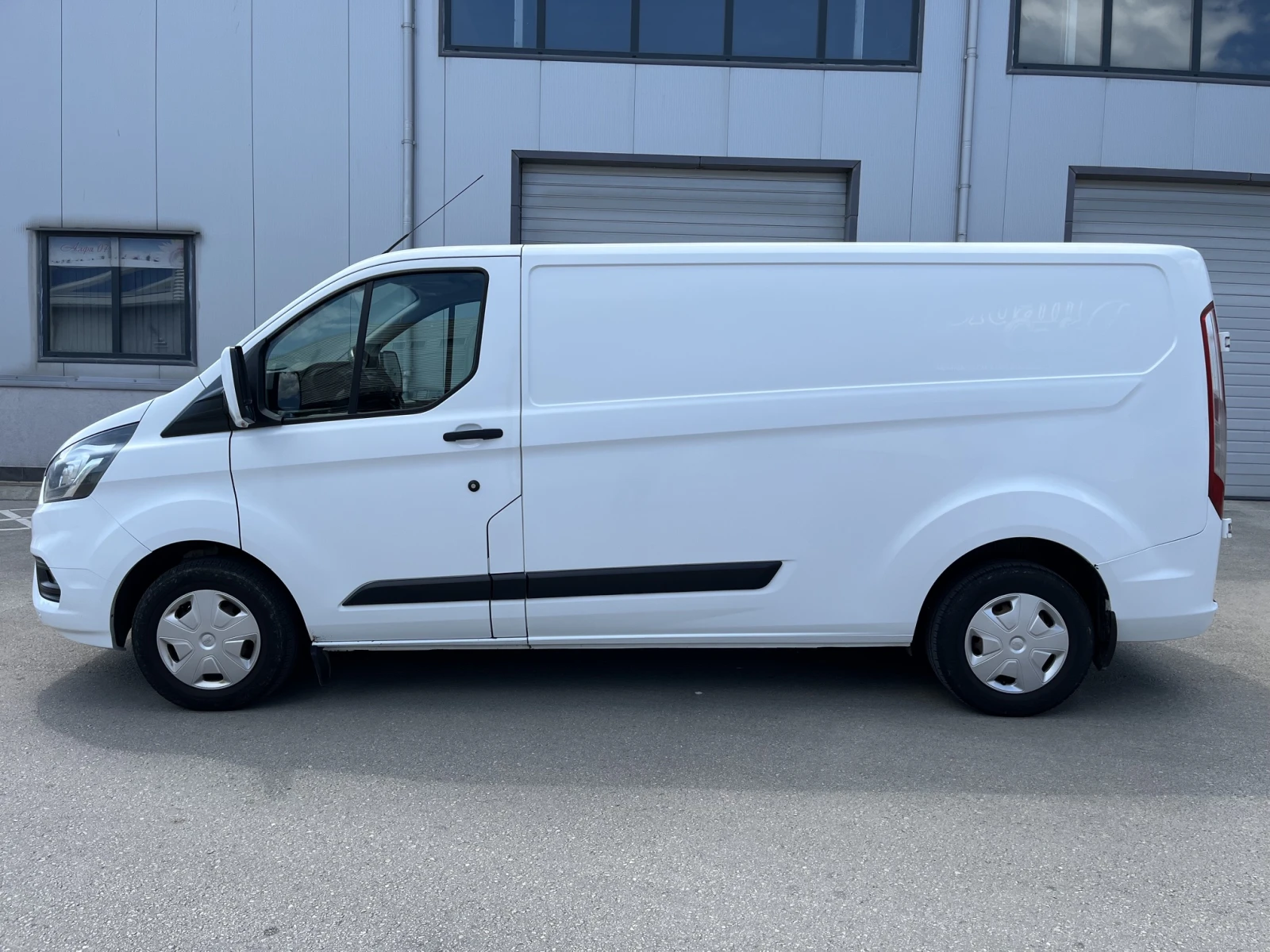Ford Transit Custom 2.0 TDCI L2H1, снимка 2 - Бусове и автобуси - 54680051