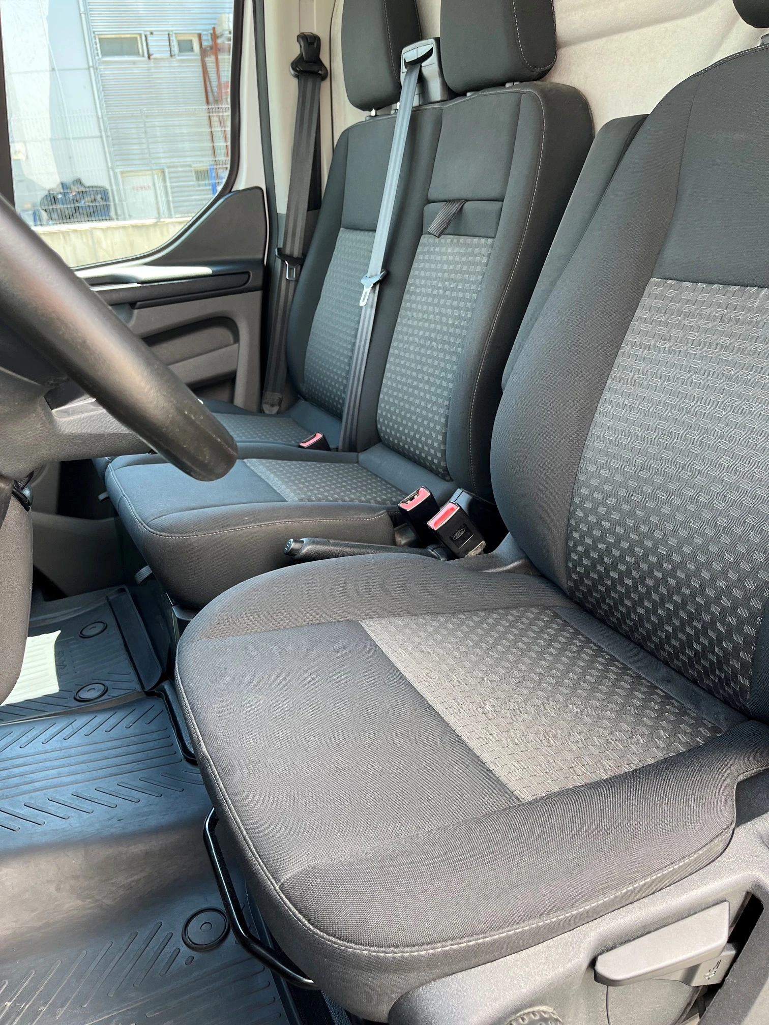 Ford Transit Custom 2.0 TDCI L2H1, снимка 15 - Бусове и автобуси - 54680051